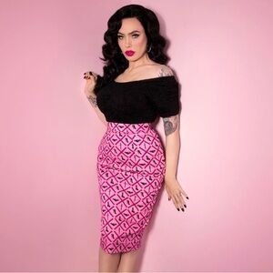 FUZZY MANTRAP SWEATER TOP IN RAVEN BLACK - VIXEN BY MICHELINE PITT